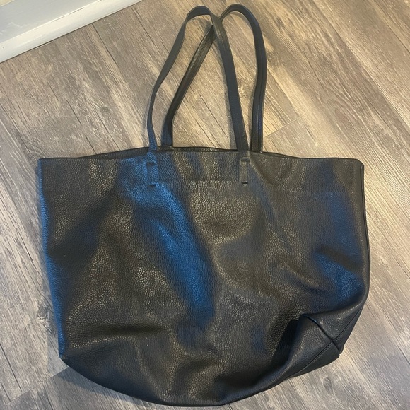 Cuyana Classic Easy Tote in Black - Picture 5 of 5